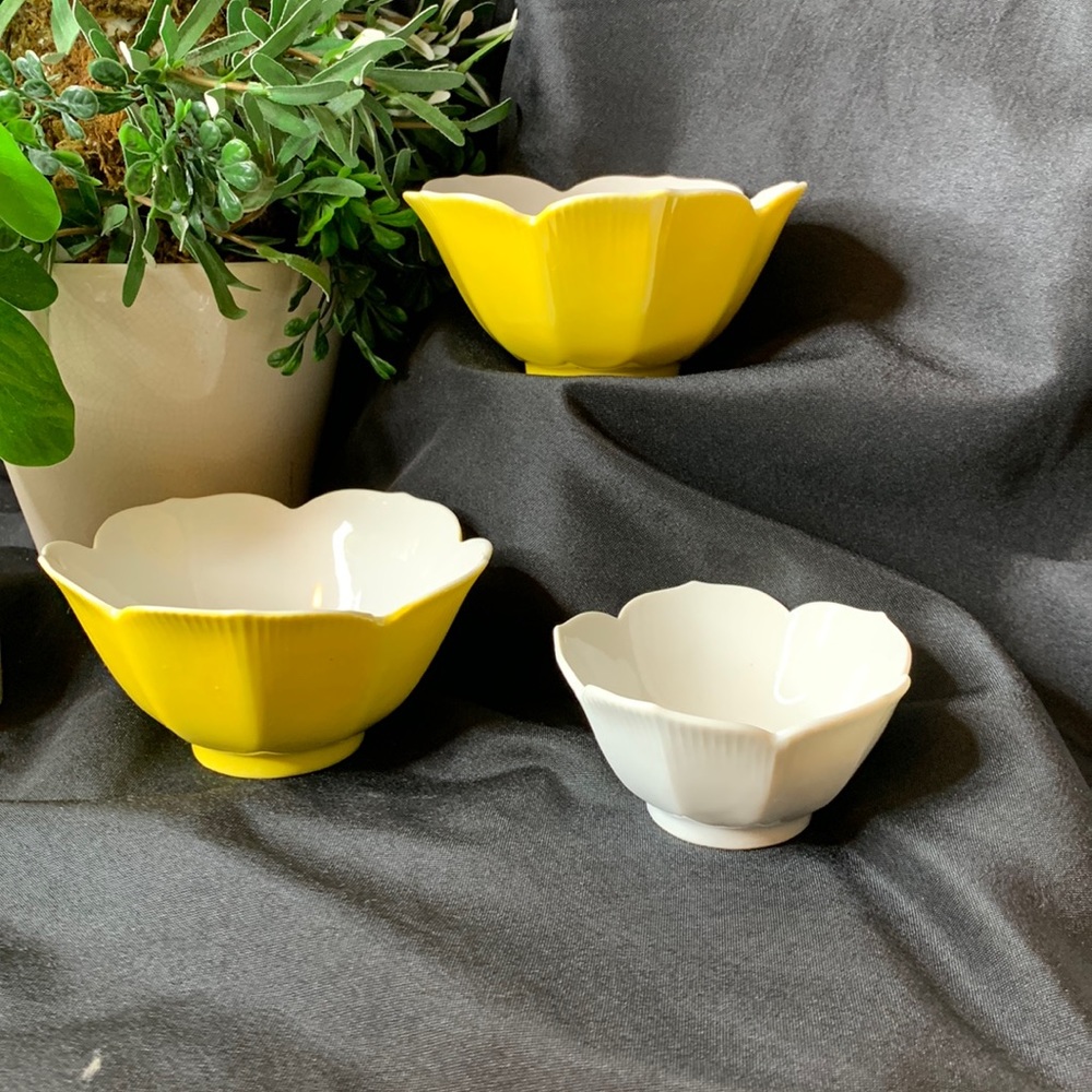 Set of 3 vintage Japanese Otagiri OMC yellow and white Lotus Flower Rice Bowls